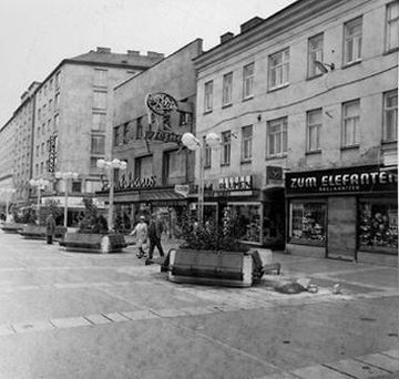 Fußgängerzone in der Favoritenstraße (1974)