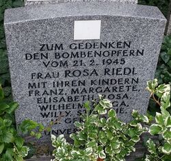Gedenkstein für Bombenopfer, 1210 Leopoldauer Platz.jpg
