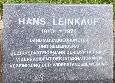 Gedenktafel Hans Leinkauf, 1170 Hans-Leinkauf-Platz.jpg