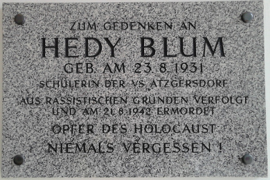 Gedenktafel Hedy Blum, 1230 Kirchenplatz 2-3.jpg