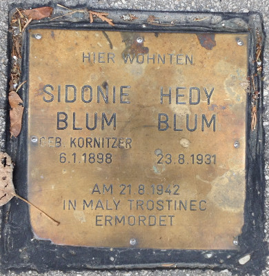 Stein der Erinnerung - Familie Blum, 1230 Breitenfurter Straße 316-318.jpg