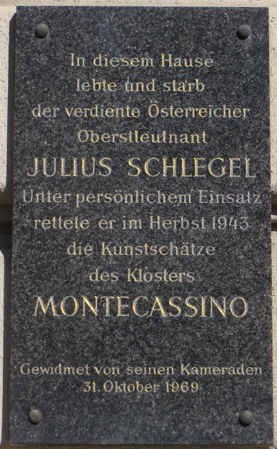 Gedenktafel Julius Schlegel und Rettung der Kunstschätze Monte Cassino, 1190, Pokonrygasse 5.JPG