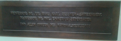 Gedenktafel Hans Karl Zessner-Spitzenberg, Emmerich Zederbauer, 1180 Gregor Mendel-Straße 33.jpg