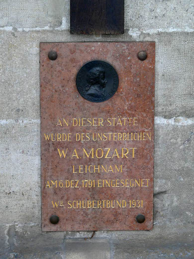 Mozart Gedenktafel Stepansdom Keuzkapelle.jpg