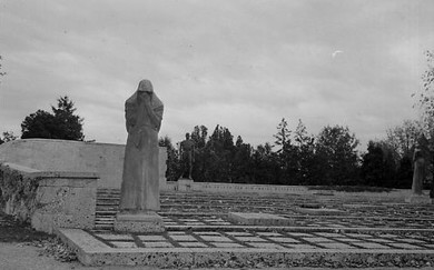 Denkmal für die Opfer des Faschismus.jpg