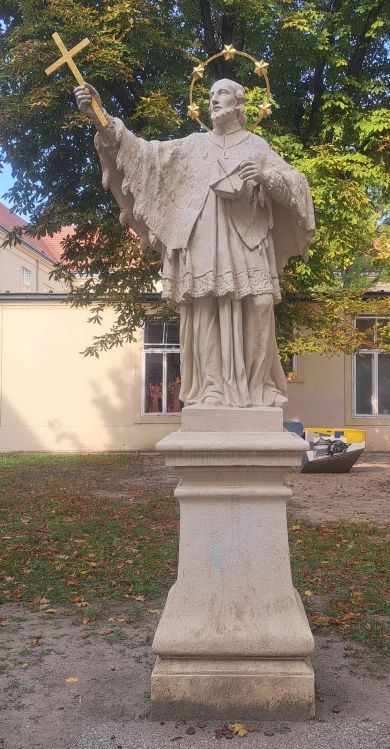 Nepomuk-Statue (9).jpg