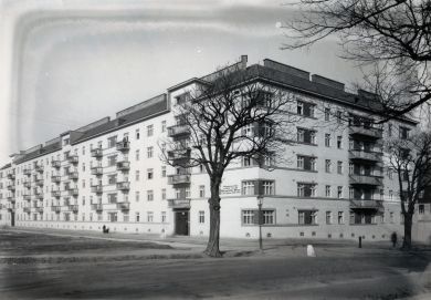 Maria-und-Rudolf-Fischer-Hof - Fassade Ecke Laxenburger Straße Migerkastraße.jpg