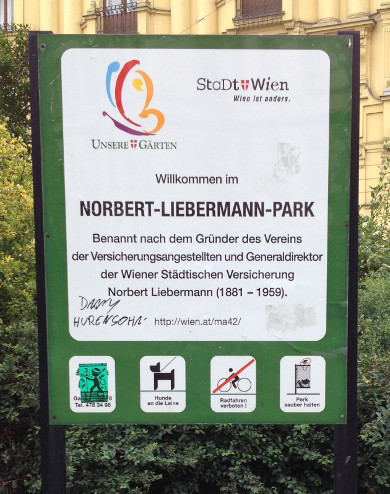 Parkbenennungstafel 1180 Norbert Liebermann Park.jpg