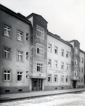 Städtische Wohnhausanlage Christian-Bucher-Gasse 32-34