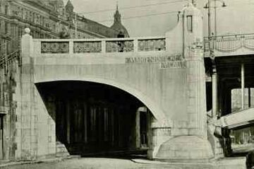Widerlager der Marienbrücke mit Fußgängerunterführung, um 1905