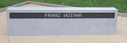 Bezirksgedenkstätte Hernals, Flip-Dot-Anzeige mit den Namen der Opfer, 1170 Hernalser Hauptstraße 183.JPG