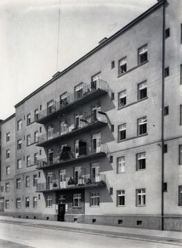 Anton-Katschinka-Hof - Fassade Siebenbrunnenfeldgasse