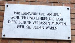 Gedenktafel für vertriebene jüdische SchülerInnen, 1010 Beethovenplatz 1.JPG