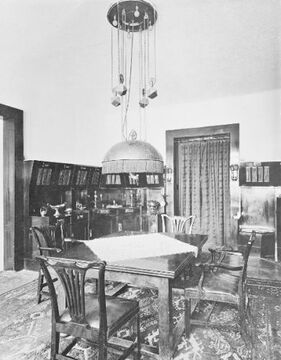 Speisezimmer der Wohnung Emanuel und Berta Aufricht, gestaltet von Adolf Loos; um 1930