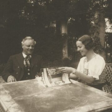 Richard Mayr mit seiner Frau <!--LINK'" 0:0--> in Henndorf am Wallersee, um 1920