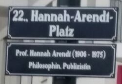 Erläuterungstafel Hannah Arendt, 1220.jpg