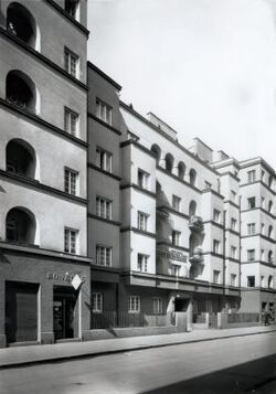 Franz-Schuster-Hof - Fassade 2.jpg