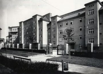 Städtische Wohnhausanlage Penzinger Straße 138-140 (Wohnhausanlage Weinzierlgasse): Fassade Weinzierlgasse