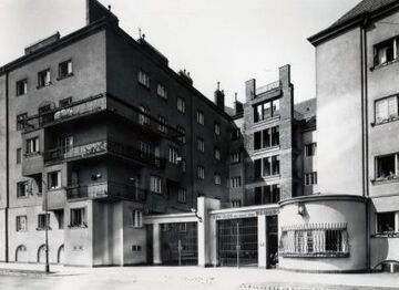 Städtische Wohnhausanlage Wienerbergstraße 16-20 (Wohnhausanlage Am Wienerberg): Fassade Pirkebnerstraße
