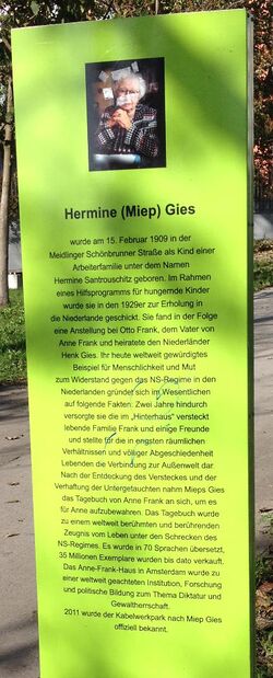 Parkbenennungstafel 1120 Miep Gies Park.JPG