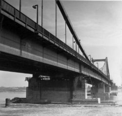Reichsbrücke.jpg