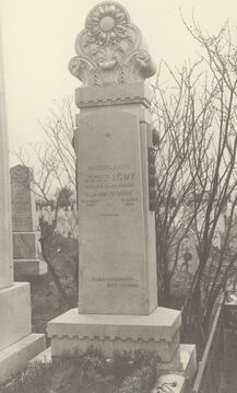 Grabdenkmal für Josef Löwy auf dem <!--LINK'" 0:0-->, entworfen von <!--LINK'" 0:1-->, Aufnahme um 1910