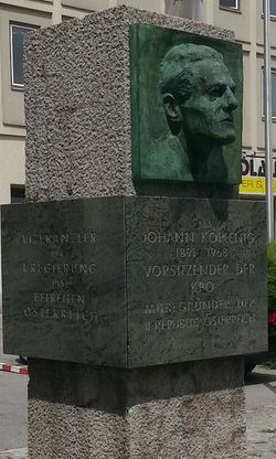 Denkmal Johann Koplenig, 1200 Höchstädtplatz.jpg