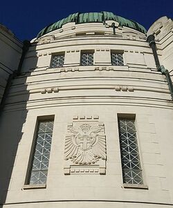 Luegerkirche außen Wappen.jpg