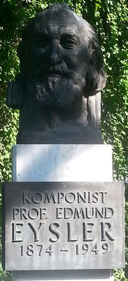 Denkmal Edmund Eysler, 1080 Schönbornpark.jpg