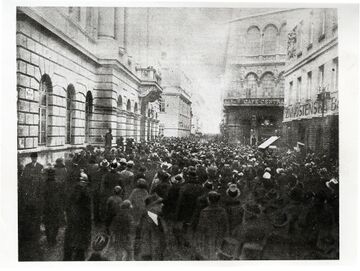 Kundgebung vor dem Landhaus im Herbst 1918