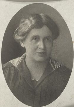 Daisy Minor, um 1920