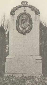 Grabdenkmal für Wilhelm von Doderer auf dem <!--LINK'" 0:0-->, unter Verwendung eines von <!--LINK'" 0:1--> geschaffenen Portraitmedaillons von Max von Ferstel gestaltet, Aufnahme um 1910