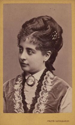 Pauline Lucca (1841-1908), Opernsängerin.jpg