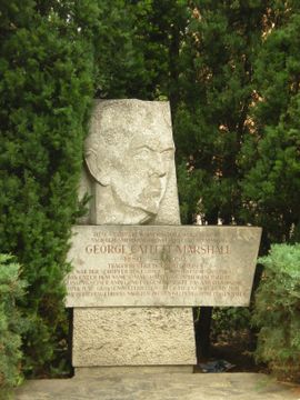 Denkmal für General George C. Marshall, den Begründer des nach ihm benannten Marshallplans.