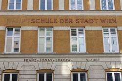 Franz-Jonas-Europa-Hauptschule.jpg