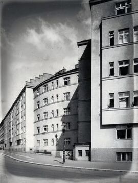 Städtische Wohnhausanlage Drechslergasse 24-30: Fassade Ecke Drechslergasse/ Goldschlagstraße