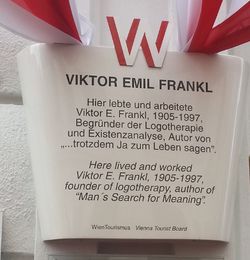 Hinweistafel Viktor Frankl, 1090 Mariannengasse 1.jpg