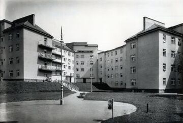 Städtische Wohnhausanlage Penzinger Straße 138-140 (Wohnhausanlage Weinzierlgasse): Innenhof
