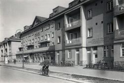 Wohnhausanlage Siebenbürgerstraße - Fassade Gumplowiczstraße, Teilansicht.jpg