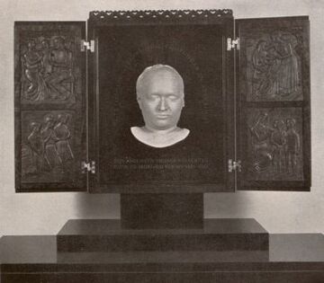 Totenmaske Hildegard Burjans in einem von Josef Dobner gestalteten Schrein in der <!--LINK'" 0:0-->, 1934