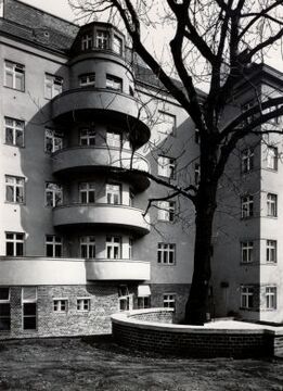 Städtische Wohnhausanlage Weimarer Straße 1