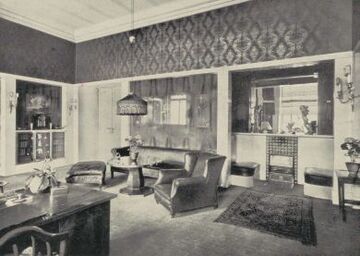 Arbeitszimmer der Wohnung Emil Löwenbach, um 1930