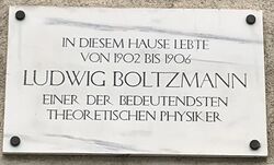 Boltzmann-Gedenktafel-Haizingergasse.jpg