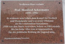 Gedenktafel Manfred Ackermann, 1100 Laaer Berg-Straße 32.jpg