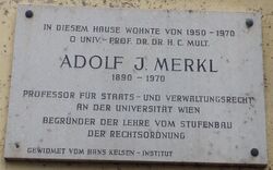 Gedenktafel Adolf J. Merkl, 1190 Pfarrplatz 1.JPG