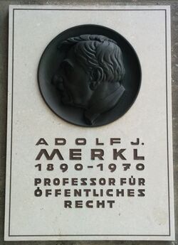 Denkmal Adolf J. Merkl, 1100 Universität Wien.jpg