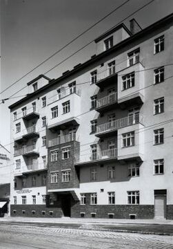 Städtische Wohnhausanlage Triester Straße 51-53