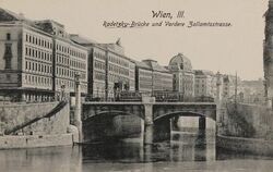 Wienfluss - Radetzkybrücke, mit Vorderer Zollamtsstraße.jpg