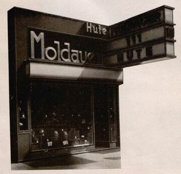 Favoritenstraße 111, Portalgestaltung für das Hutgeschäft Moldauer von Leopold Liebl, 1932