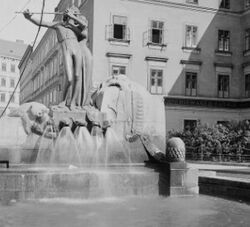 Mozartbrunnen 1905.jpg